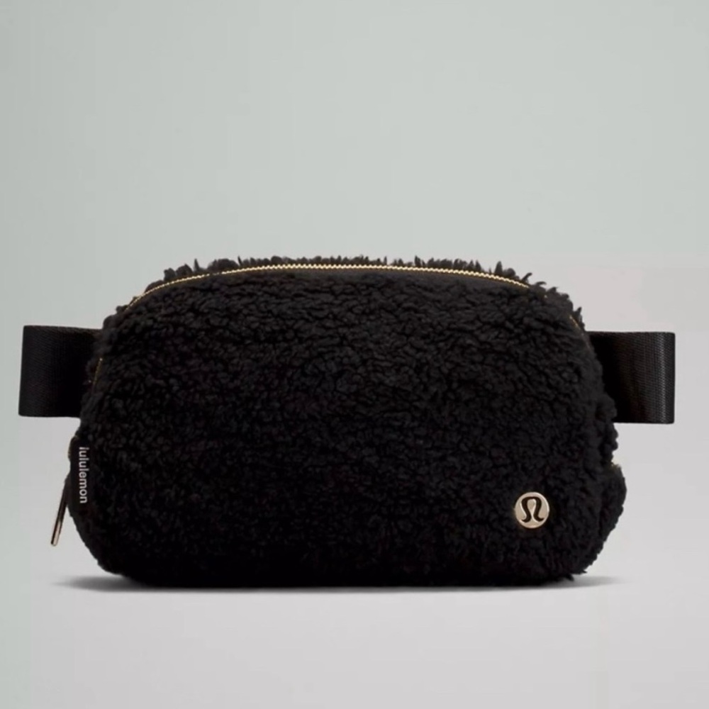 Lululemon Black Sherpa Belt Bag